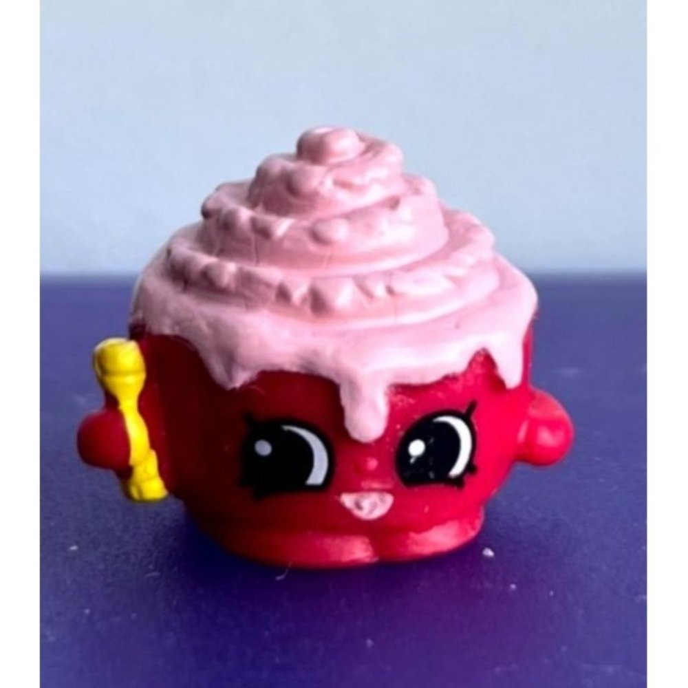 Shopkins Season 4 #18 CINDY BON Red Mint OOP